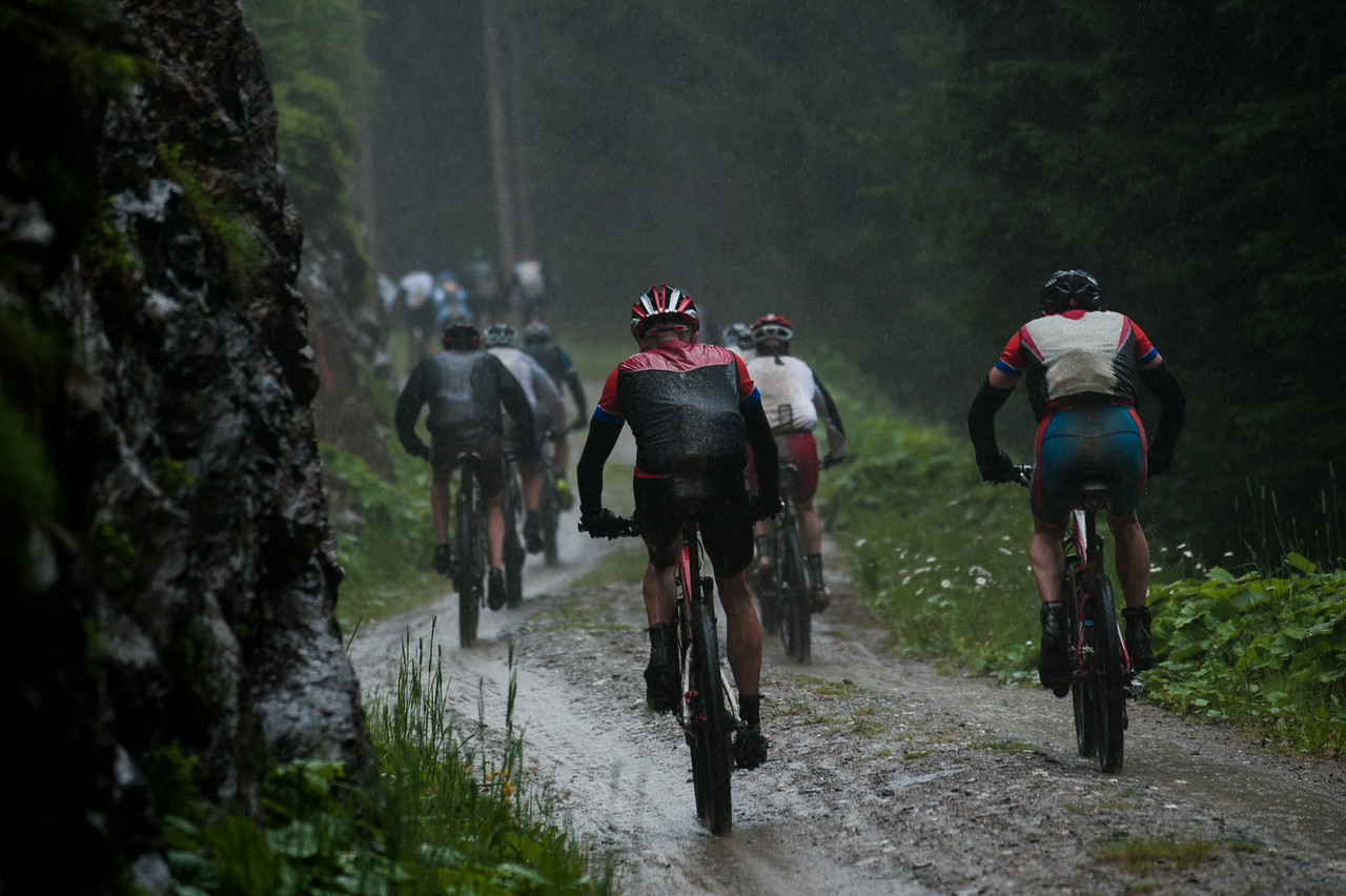 Zware omstandigheden tijdens de tweede etappe van de Transalp. Foto: Robert Niedrig